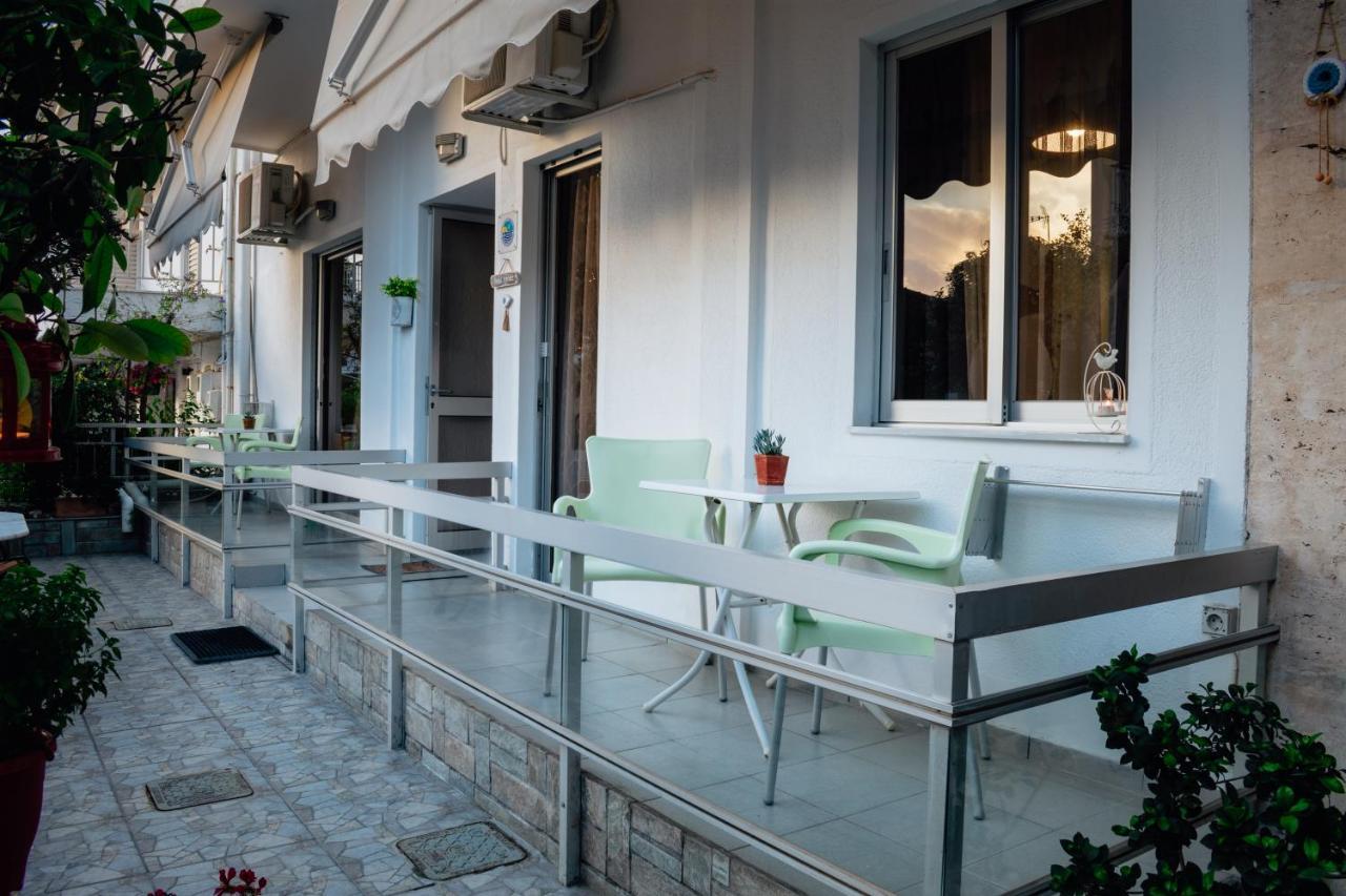 Kiki'S Apartments Неос-Пиргос Экстерьер фото
